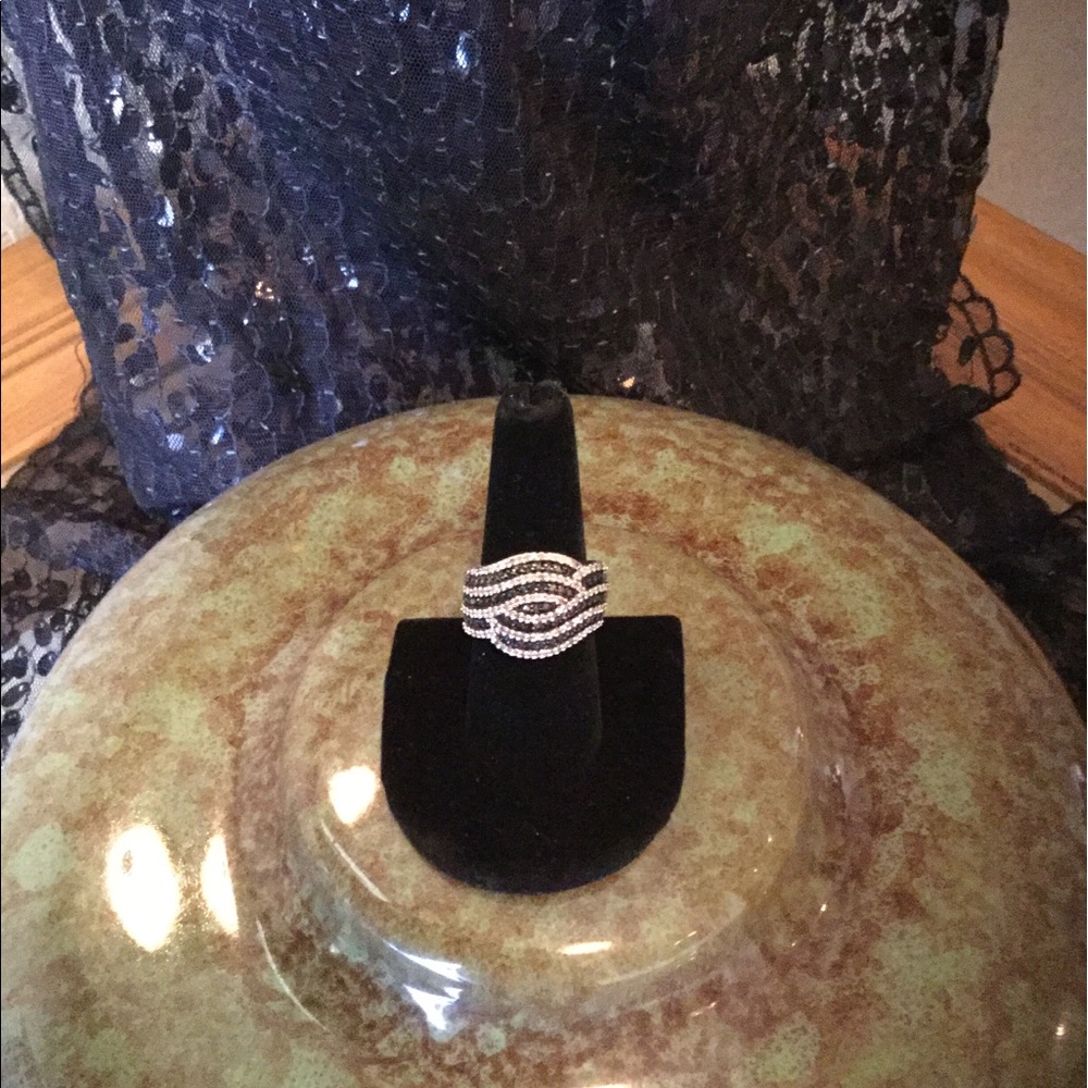 NWOT Blue and White Diamond Swirl design ring.